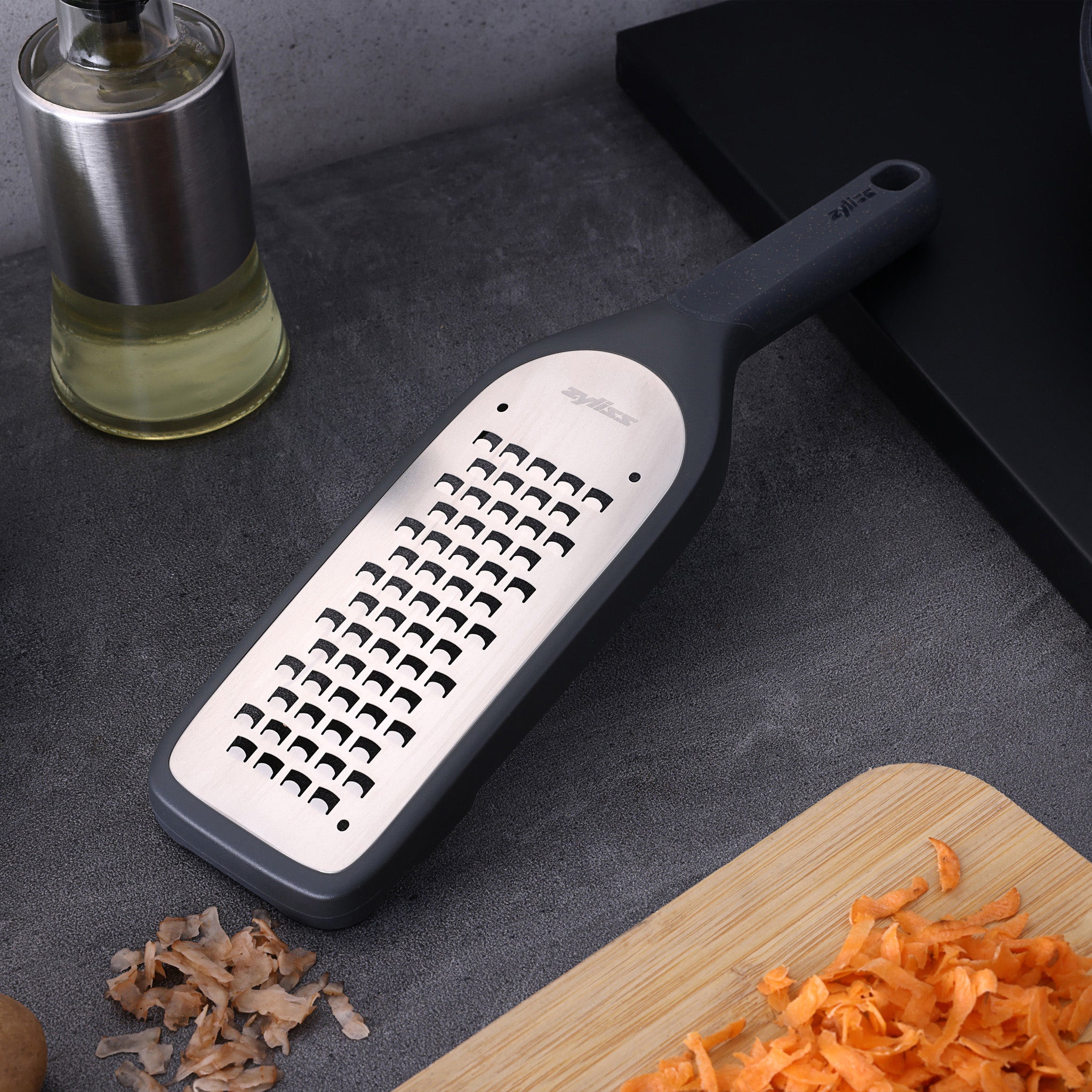 Zyliss Coarse Grater – Robust Tool for Bold Flavors