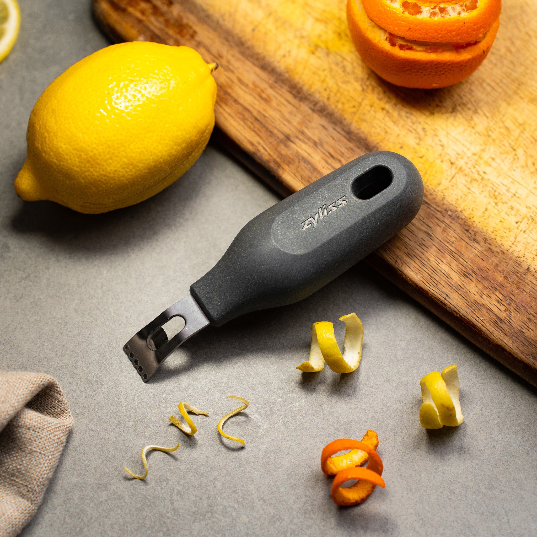 Zyliss 2-in-1 Zester – Versatile Zesting & Grating Tool