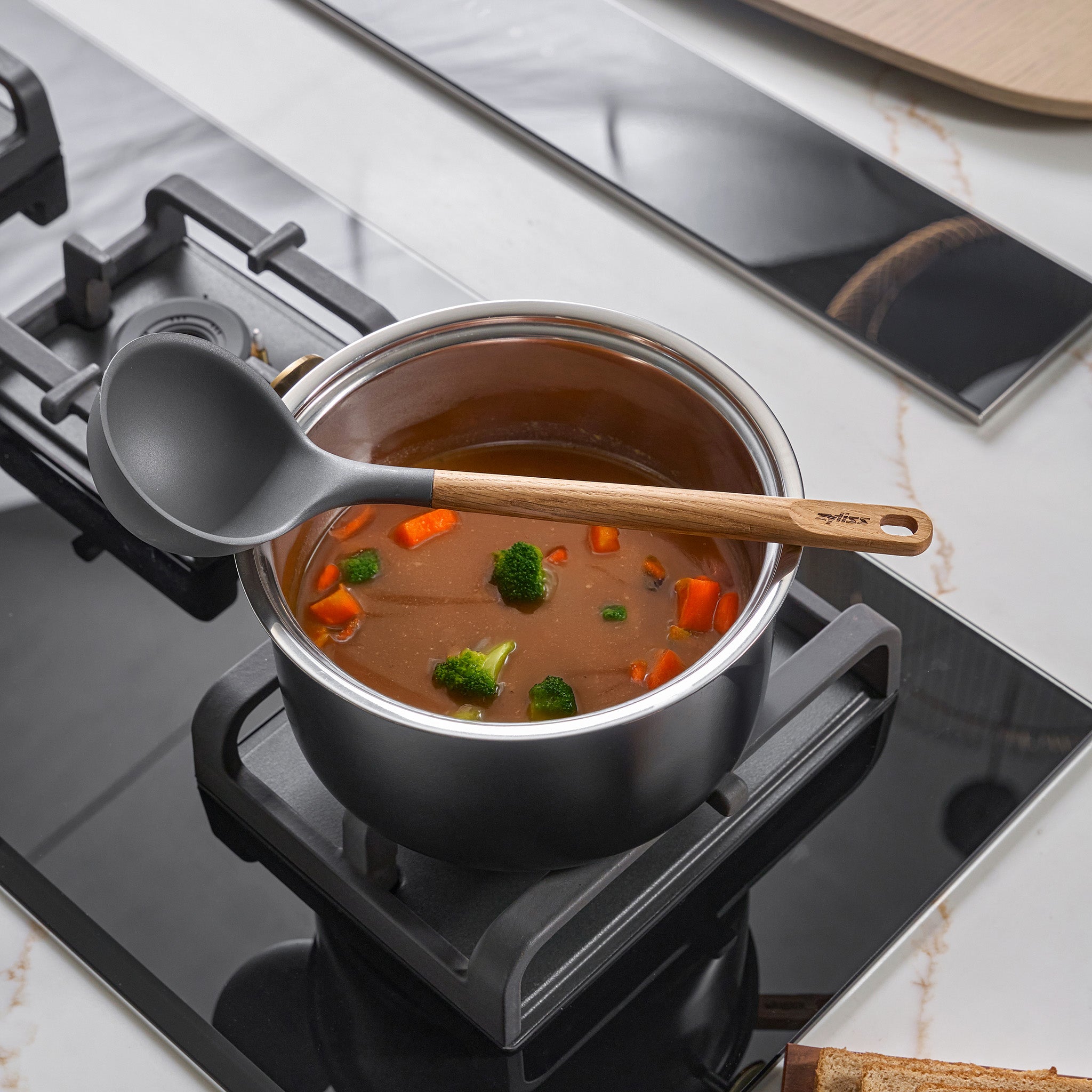 Zyliss Ladle Oak Wood – Heat-Resistant Kitchen Soup Ladle