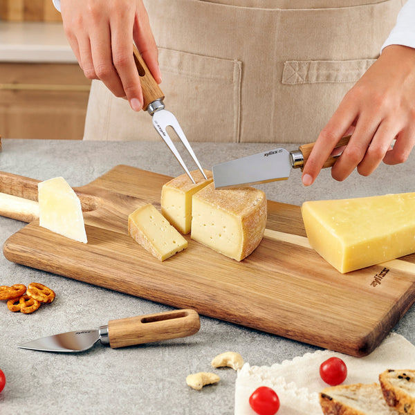 Zyliss Serving Board Acacia Wood M 43x18cm/17x7.1in — in use