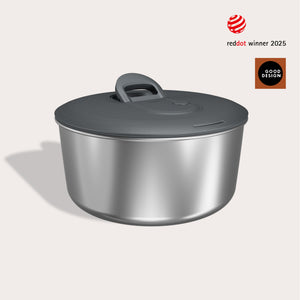 A Zyliss Easy Spin Salad Spinner Stainless Steel with a gray-handled lid sits against a plain background. The Reddot Winner 2025 and Good Design award logos are displayed in the upper right corner.