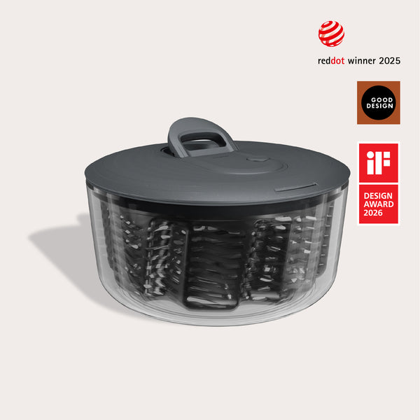 The Zyliss Easy Spin Salad Spinner features AquaVent technology, a clear bowl, and a dark gray lid with handle. Red Dot 2025, Good Design, and iF Design Award 2026 logos are displayed in the top right corner.